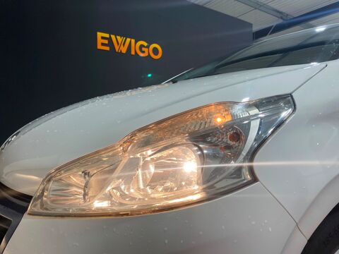 208 PEUGEOT - PHASE I 1.2 70CV LIKE / DISTRIBUTION NEUVE / I 2016 occasion 17430 Tonnay-Charente