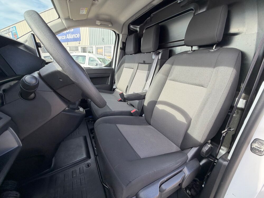 Vivaro FOURGON 1.5 D 120CH TAILLE M TVA RECUPERABLE - CARPLAY - CAM 2024 occasion 27000 &Eacute;vreux