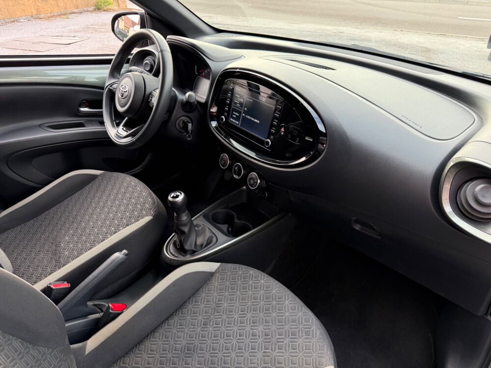Aygo 1.0 VVTi 70 CH DESIGN 2023 occasion 25000 Besan&ccedil;on