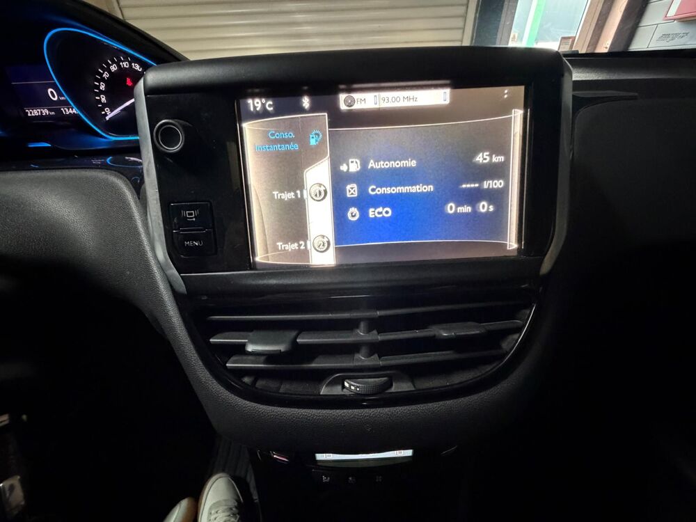 208 GENERATION-I 1.6 E-HDI 115 CH FELINE-TOIT PANO-BLUETOOTH 2013 occasion 60740 Saint-Maximin