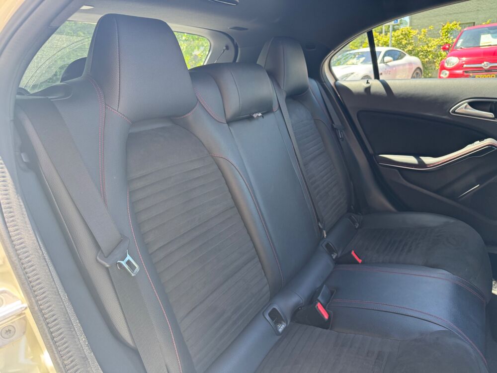Classe A 1.5L 180D 110ch FASCINATION PACK AMG / TOIT OUVRANT PANORAMI 2017 occasion 38420 Le Versoud