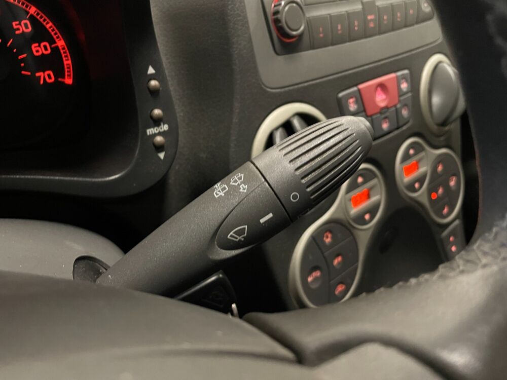 Panda FIAT PANDA 4X4 1.3 MULTIJET 16v 70ch CLIMBING - TOIT OUVRANT 2006 occasion 69400 Arnas