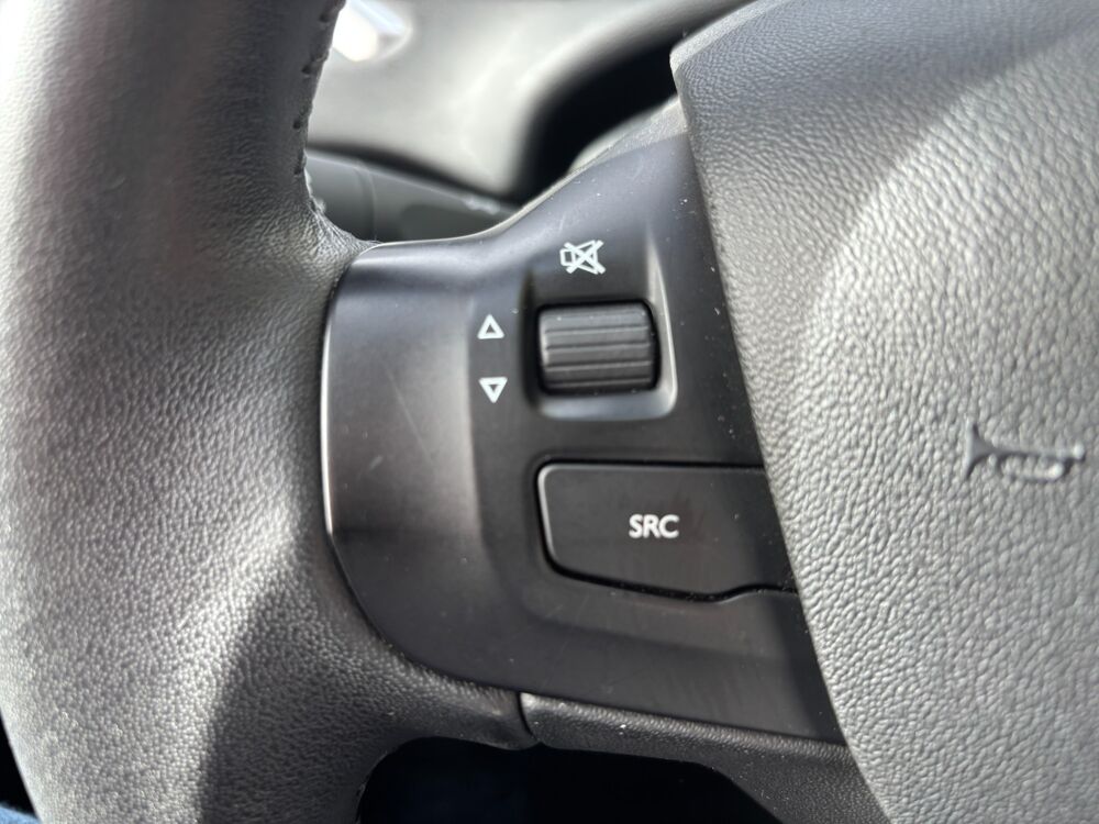 208 GENERATION-I 1.2 VTI 80 ALLURE-TOIT PANORAMIQUE-BLUETOOTH-GP 2014 occasion 76150 Saint-Jean-du-Cardonnay