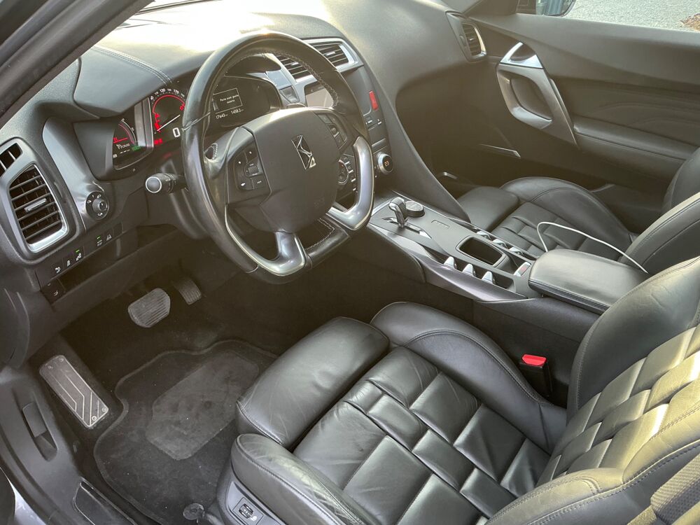 DS5 2.0 E-HDI HYBRID4 200H 165 CH FULL-HYBRID SPORT CHIC 4X4 BVA 2018 occasion 17000 La Rochelle