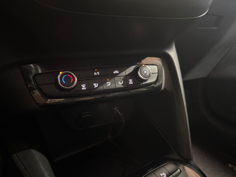 Corsa 1.2 T 100 CH ELEGANCE / CAM&Eacute;RA 360 / CARPLAY 2021 occasion 29000 Quimper