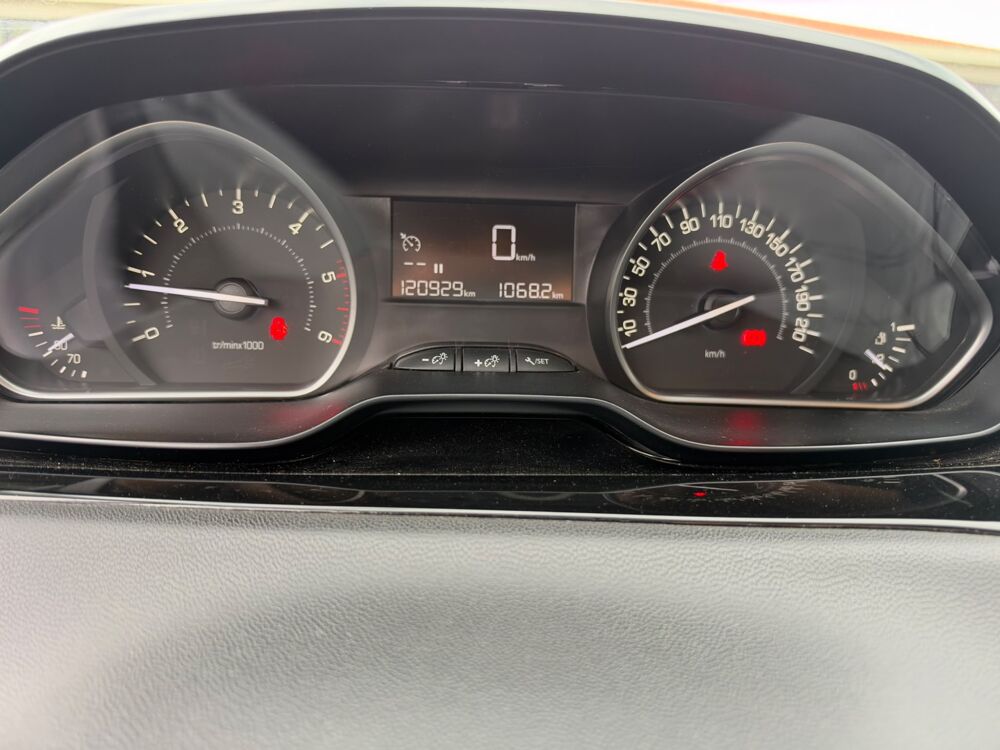208 1.5 BLUEHDI 100 CH ACTIVE / CARPLAY / CLIMATISATION BI-ZONE 2019 occasion 40000 Mont-de-Marsan