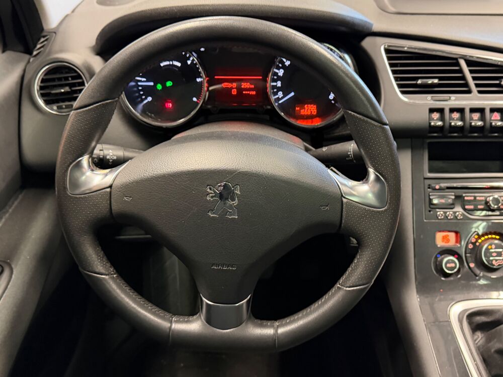 3008 GENERATION-I 1.6 HDI 115 Ch ALLURE GPS/ RADAR DE RECUL 2013 occasion 24750 Tr&eacute;lissac