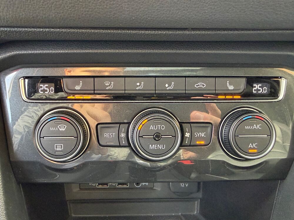 Tiguan BLACK R-LINE 150Ch DSG ORIGINE FR - SUIVI VOLKSWAGEN -TOIT O 2019 occasion 27000 &Eacute;vreux