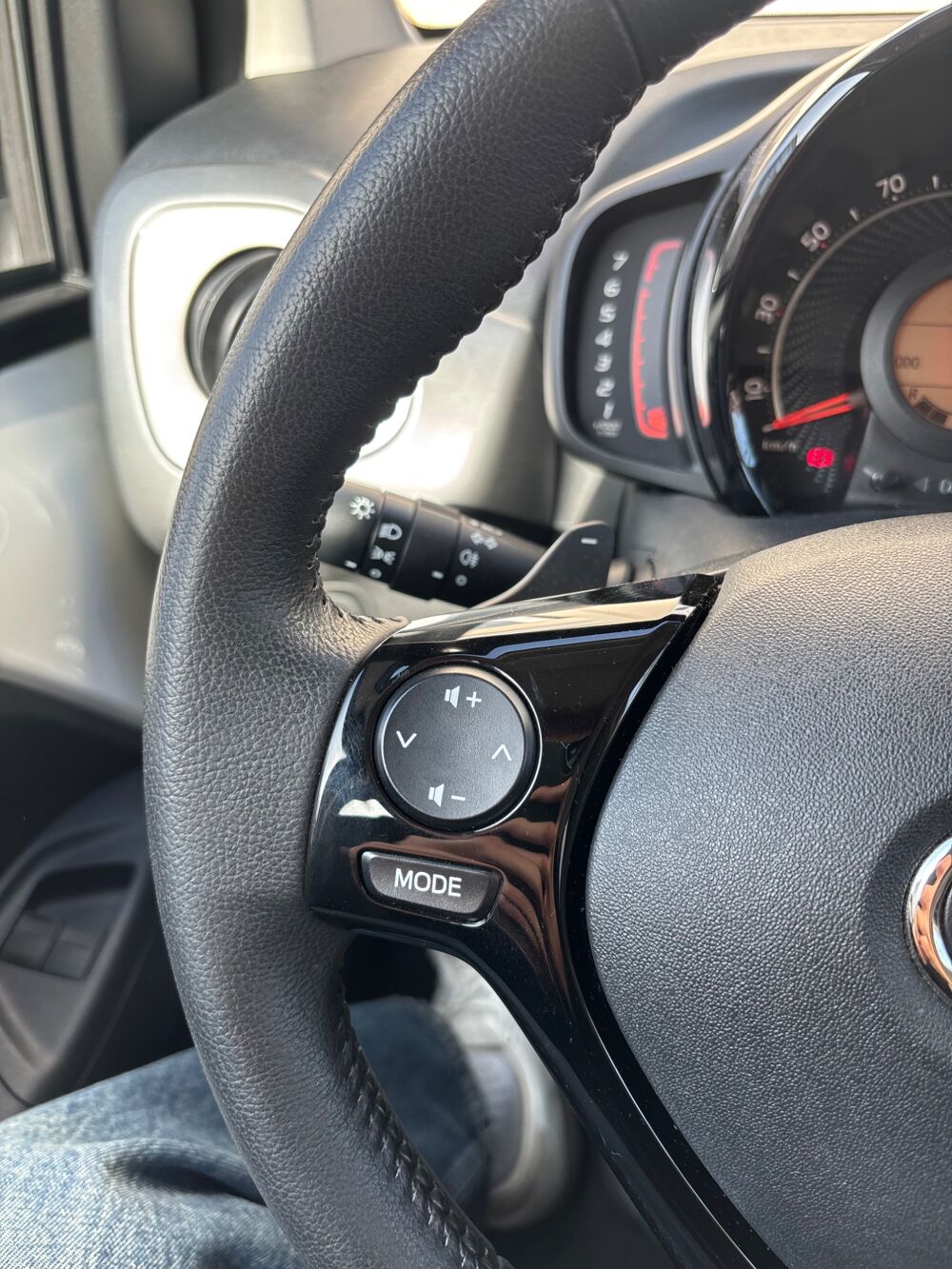 Aygo 1.0 VVTI 72CH X-PLAY X-SHIFT BVA - 1ERE MAIN - SUIVI COMPLET 2021 occasion 57600 Forbach