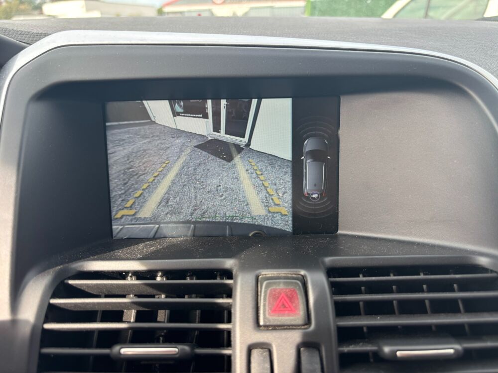 XC60 2.4 D5 215ch AWD XENIUM GEARTRONIC BVA / TOIT OUVRANT / DIST 2012 occasion 64122 Urrugne