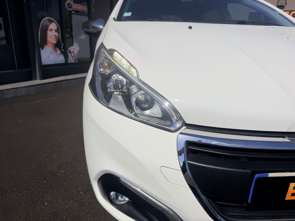 208 1.2 PURETECH 82 CH STYLE + RADAR AR 2017 occasion 97410 Saint-Pierre