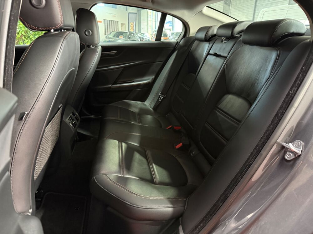 XE 2.0 D 180 PRESTIGE BVA / CAM&Eacute;RA DE RECUL 2018 occasion 29000 Quimper