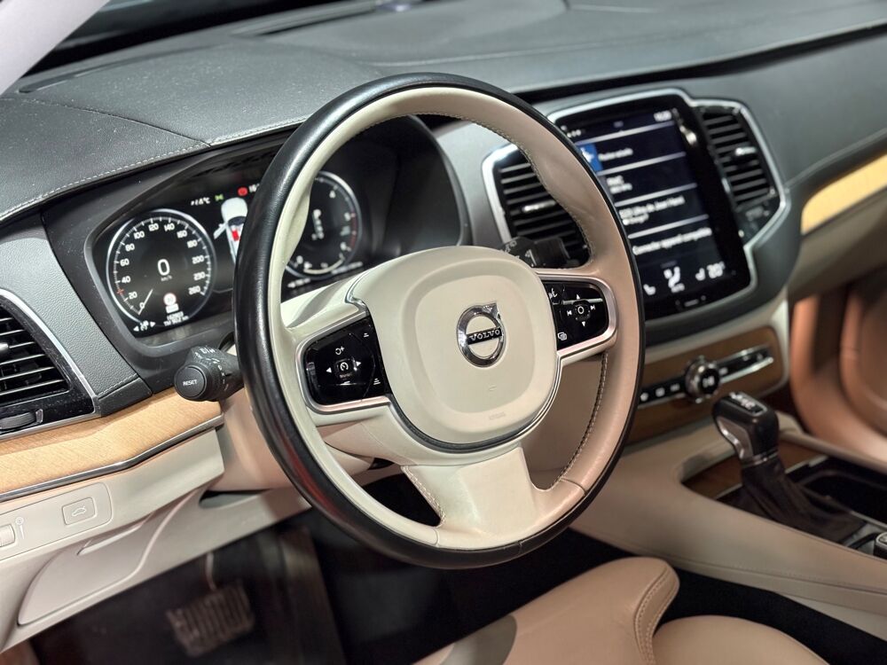 XC90 2.0 D5 235 CH INSCRIPTION AWD GEARTRONIC / SUIVI VOLVO / COU 2018 occasion 29000 Quimper