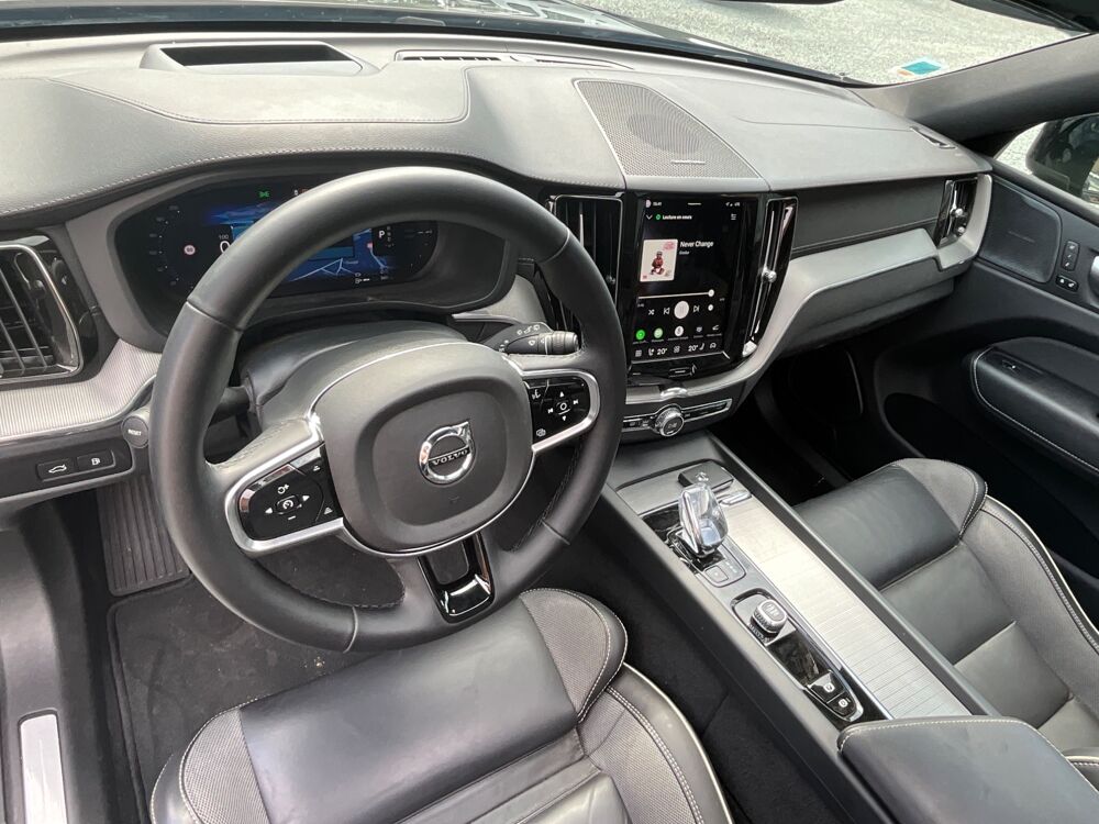 XC60 Black &eacute;dition II T6 253cv+145cv SIEGES CHAUFFANTS AV/AR / RE 2023 occasion 17000 La Rochelle