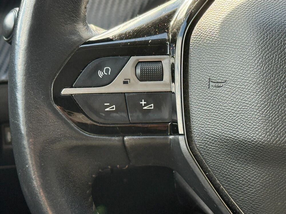 208 GENERATION-II 1.5 BLUEHDI 100ch ALLURE / CARPLAY 2022 occasion 17100 Saintes