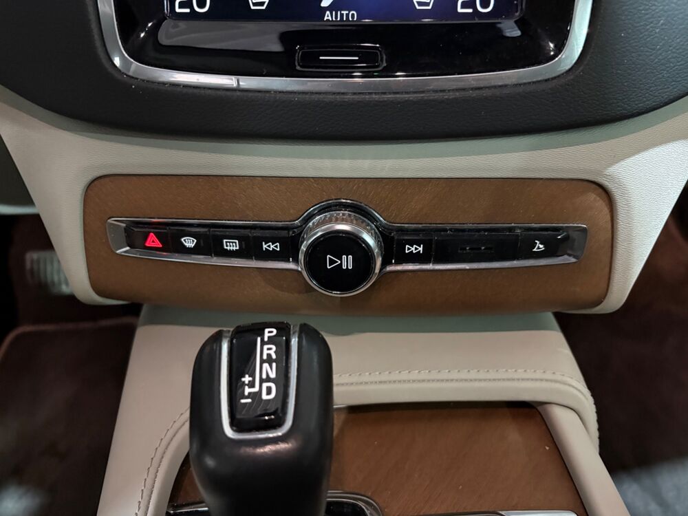 XC90 2.0 D5 235 CH INSCRIPTION AWD GEARTRONIC / SUIVI VOLVO / COU 2018 occasion 29000 Quimper