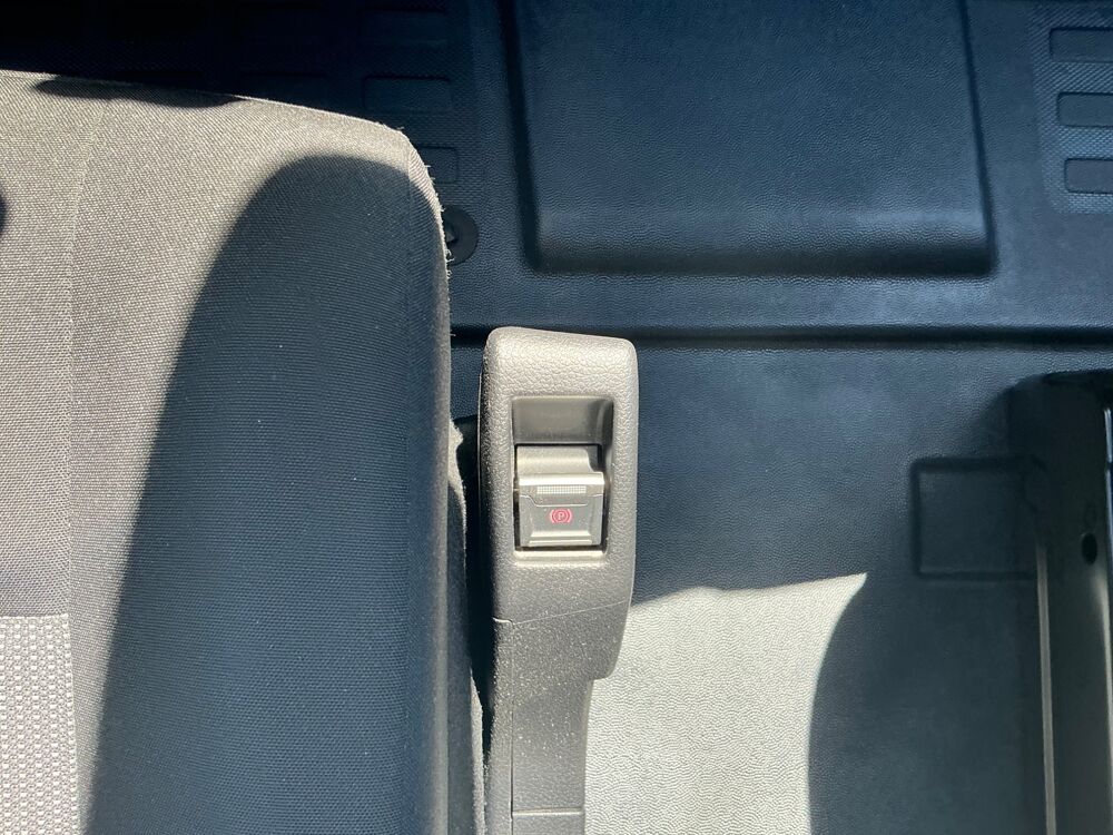 Vivaro COMBI 2.0 D 145 CH L3H1 XL BVA CABINE APPROFONDIE / AMENAGE 2023 occasion 17000 La Rochelle