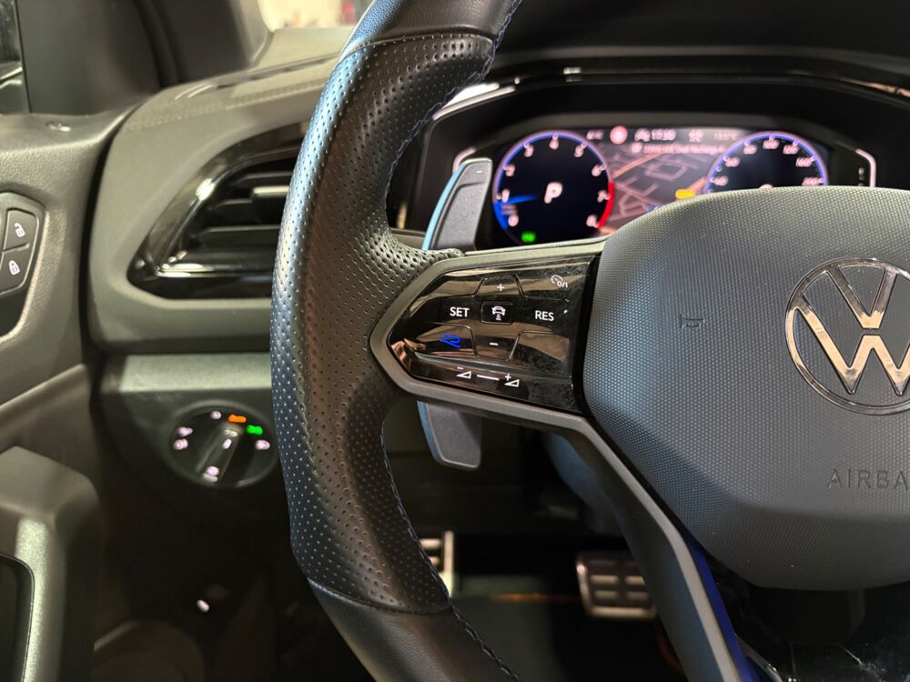 T-ROC 2.0 TSI 300 CH R 4MOTION DSG / TOIT OUVRANT / CARTE GRISE FR 2024 occasion 29000 Quimper