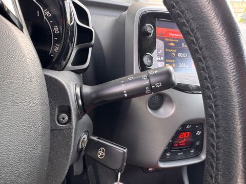 Aygo 1.0 VVTI 70 X-Play X-Shift / CAMERA DE RECUL / CARPLAY / CLI 2021 occasion 26000 Valence