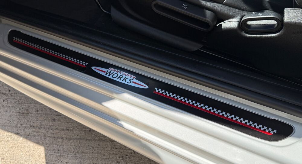 Cooper III (2) (F56) HATCH 2.0 JCW 231 BVA8 JCW + SI&Egrave;GES AV CHAUFFA 2021 occasion 54000 Nancy