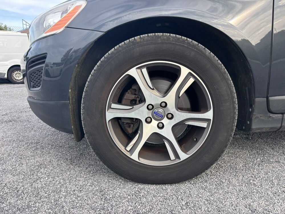 XC60 2.4 D5 215ch AWD XENIUM GEARTRONIC BVA / TOIT OUVRANT / DIST 2012 occasion 64122 Urrugne
