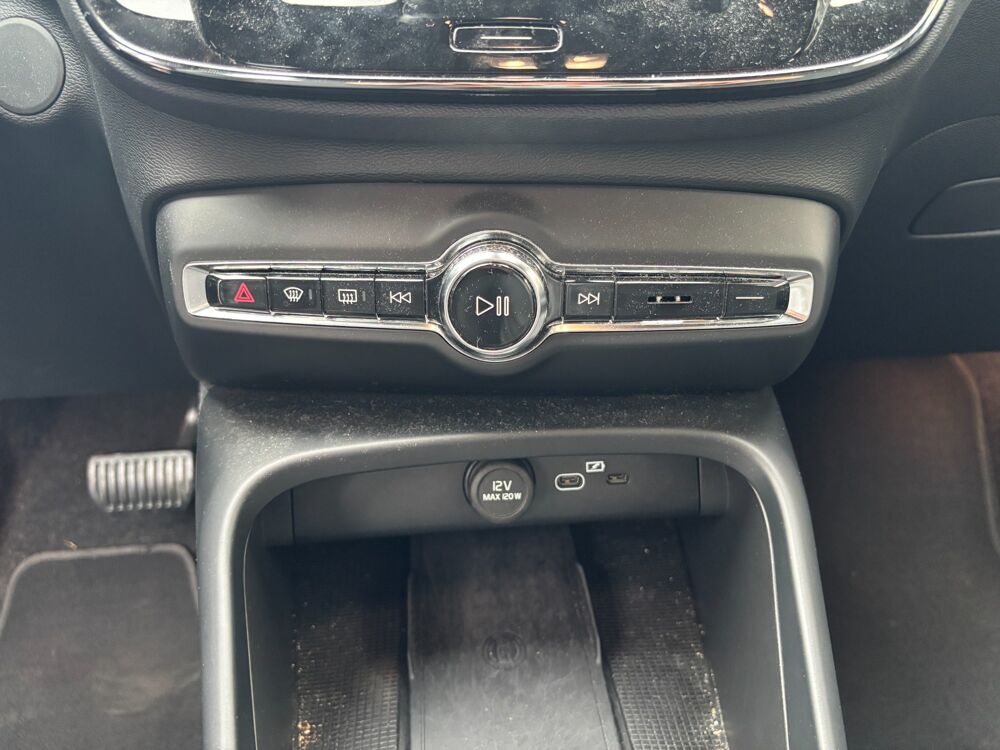 XC40 ELECTRIC 252 CH 78KWH EXTENDED-RANGE ESSENTIAL 2WD SOH 99% 2023 occasion 64320 Idron