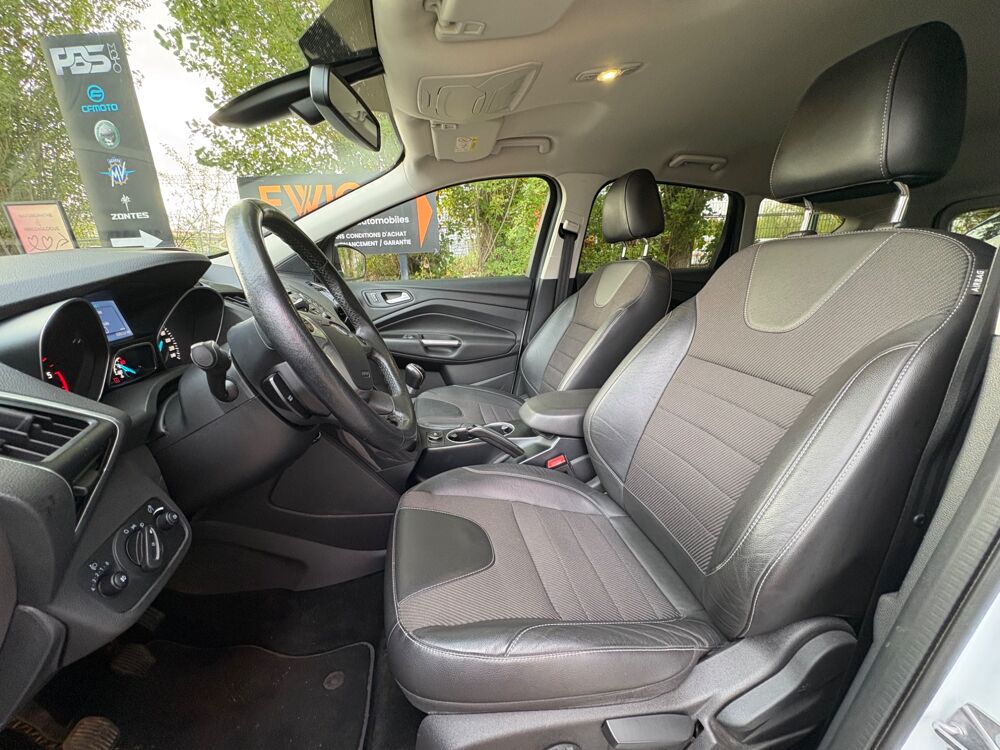 Kuga 2.0 TDCI 150ch TITANIUM 4X2 START-STOP / ATTELAGE - RADAR AV 2016 occasion 76150 Saint-Jean-du-Cardonnay