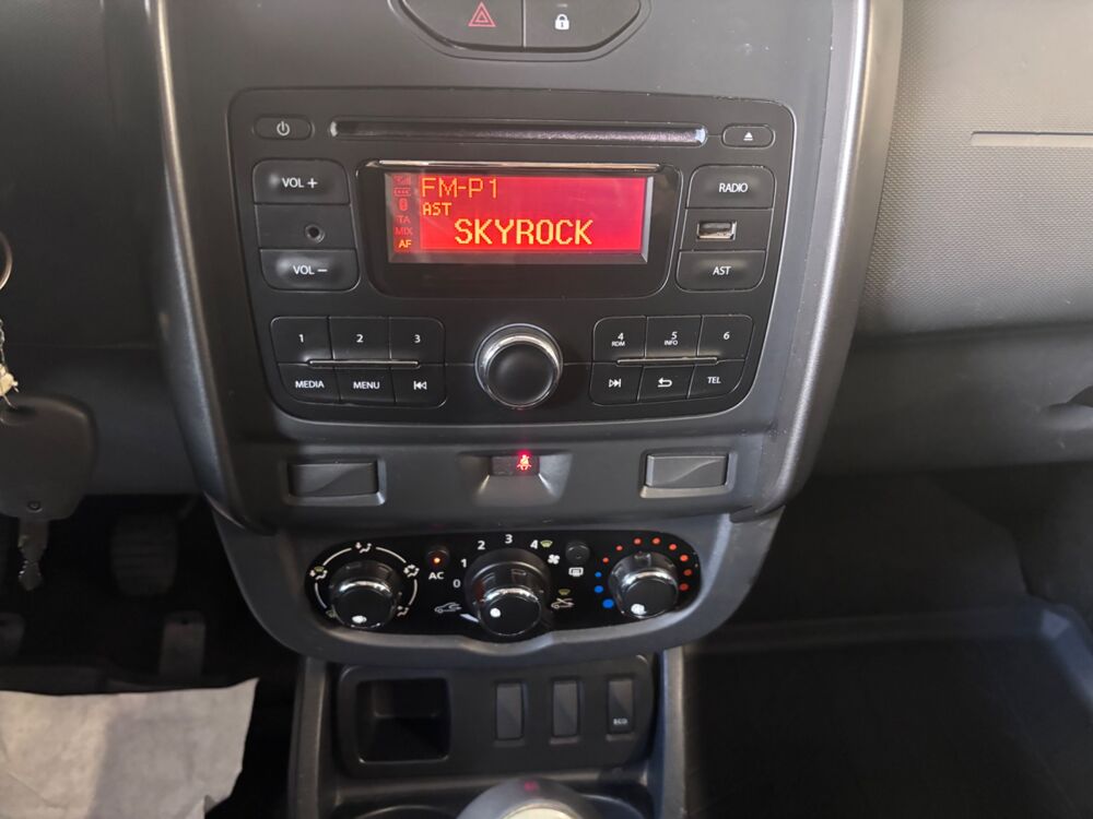 Duster 1.2 TCE 125 AIR 4X2 - ATTELAGE 2014 occasion 79000 Niort