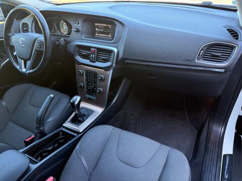 V40 D2 2.0 120 ch MOMENTUM &Ouml;VERSTA EDITION 2015 occasion 65290 Juillan