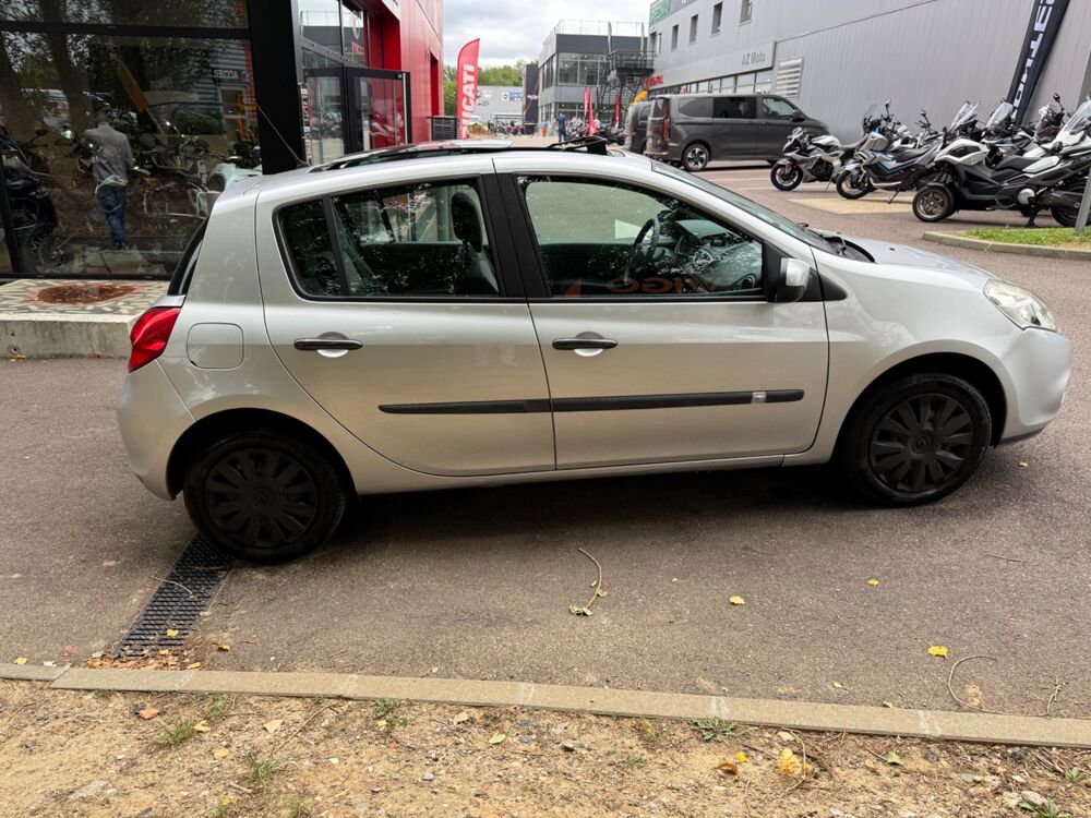 Clio 1.5 DCI 70Ch PRIVILEGE - TOIT OUVRANT - CLIMATISATION 2009 occasion 76150 Saint-Jean-du-Cardonnay