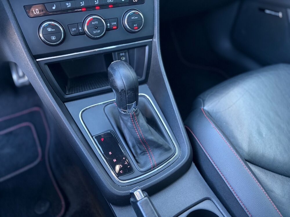 Leon 1.8 TSI 180CH FR DSG 7 START-STOP - TOIT OUVRANT - CARPLAY - 2015 occasion 25300 Pontarlier