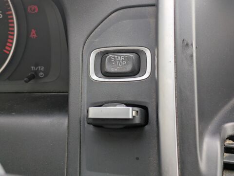 XC60 2.4 D3 165cv KINETIC AWD / PREMIERE MAIN / ATTELAGE / RADAR 2011 occasion 69420 Ampuis
