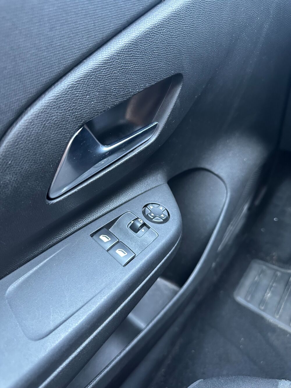 Corsa 1.2 PURETECH 75CH / BUSINESS / KIT DISTRI OK / BLUETOOTH - R 2020 occasion 44220 Cou&euml;ron