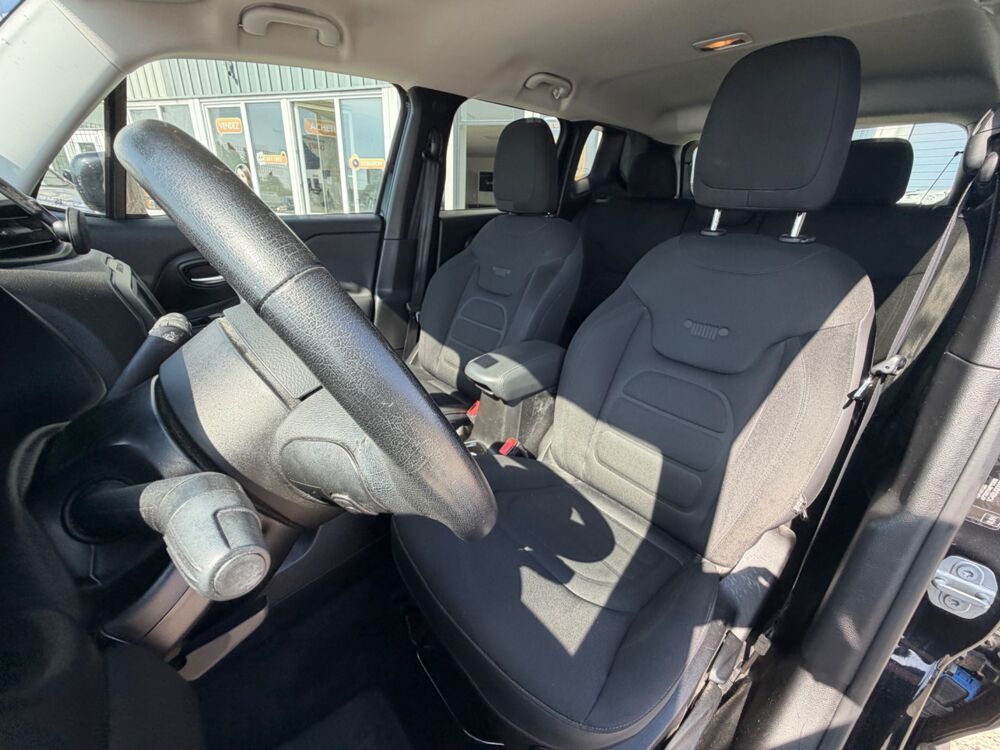Renegade 120CH BROOKLYN EDITION 2WD - 2&Egrave;ME MAIN - ACC&Egrave;S SS CL&Eacute;S - BLU 2017 occasion 27000 &Eacute;vreux