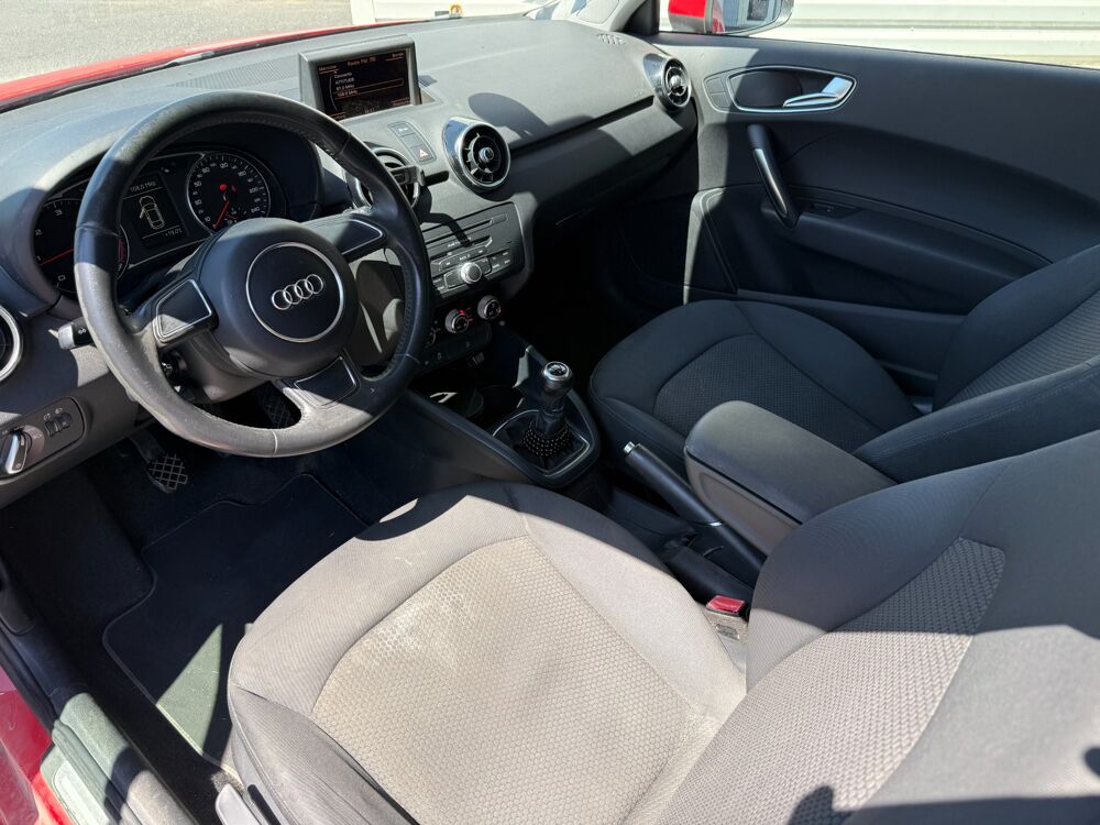 A1 1.6 TDI 90ch AMBIENTE 2013 occasion 17100 Saintes
