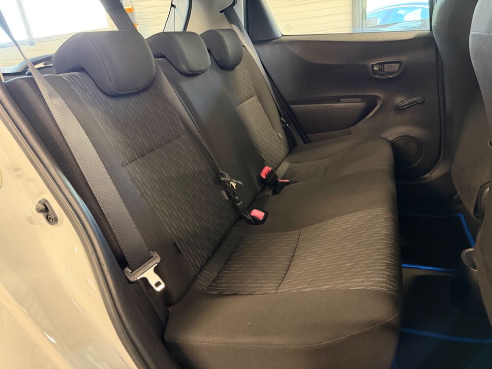 Yaris 1.0 VVTI 70 Ch ACTIVE - JANTES ALU 2013 occasion 79000 Niort