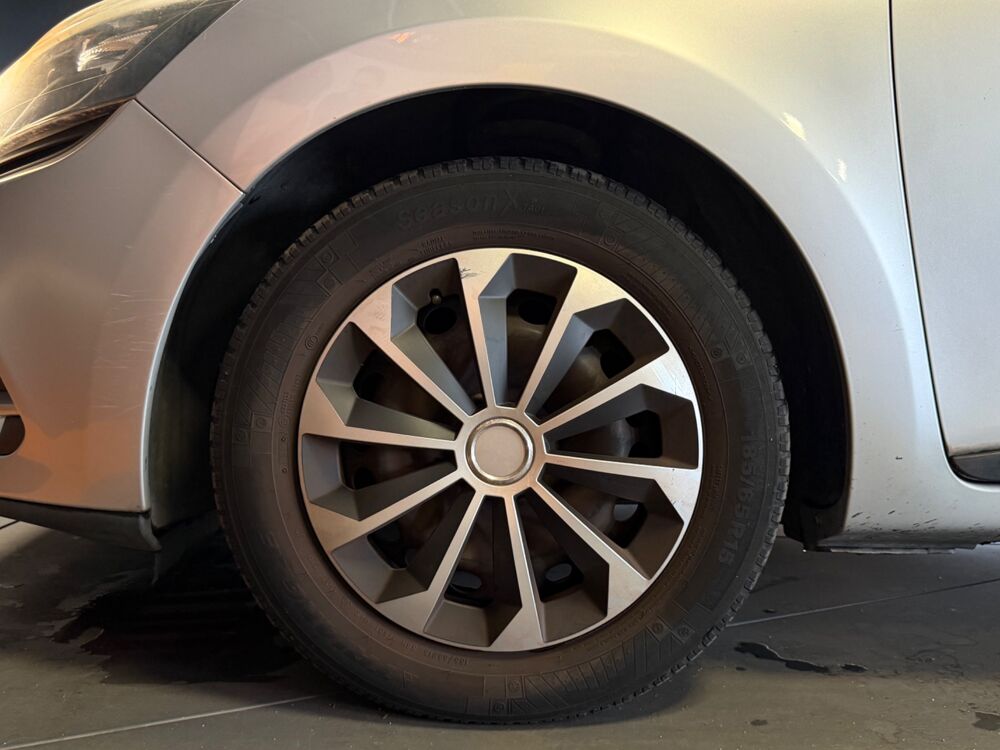Clio ESTATE 1.5 DCI 75 BUSINESS // CLIMATISATION // R&Eacute;GULATEUR DE 2016 occasion 44300 Nantes