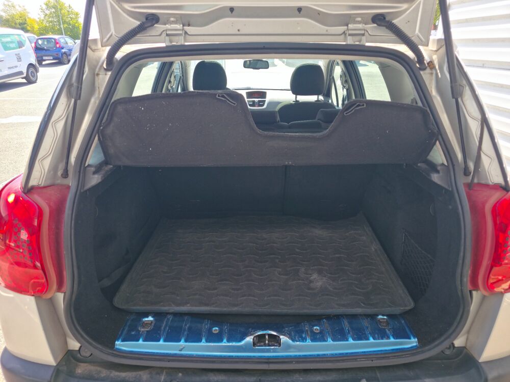 207 SW 1.6 VTI 120ch PREMIUM BVA / EQUIP. PMR DEMONTABLE / HISTO 2010 occasion 17100 Saintes
