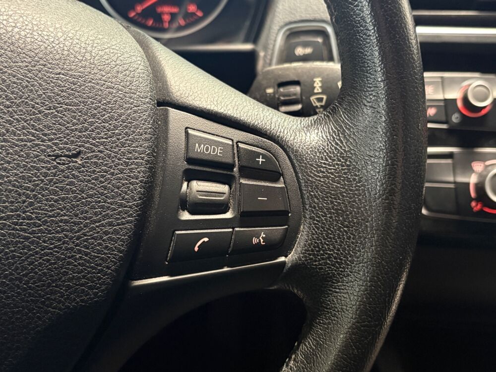 S&eacute;rie 1 1.5 116 D 116 CH BVA / RADARS ARR / BLUETOOTH / REGULATEUR 2015 occasion 29000 Quimper