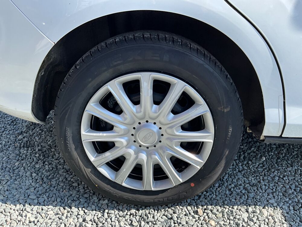 B-max 1.4 90 TREND 4 PNEUS NEUF / VIDANGE FAITE POUR LA VENTE 2013 occasion 17000 La Rochelle