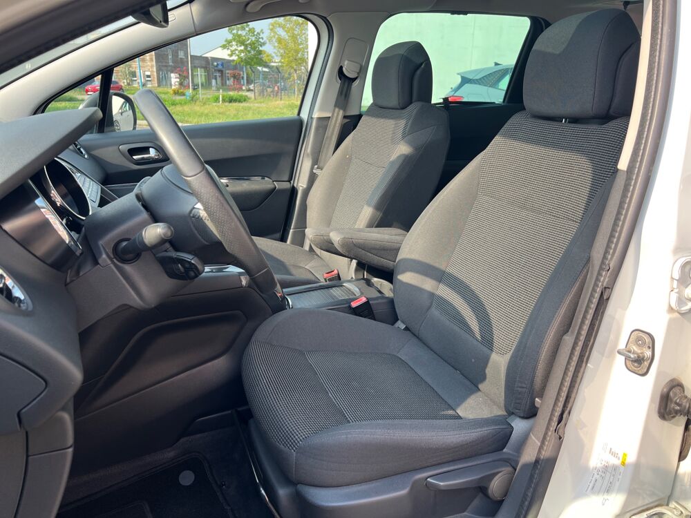 5008 GENERATION-I 1.6 HDI 115 CH ALLURE / 7 PLACES 2014 occasion 47000 Agen
