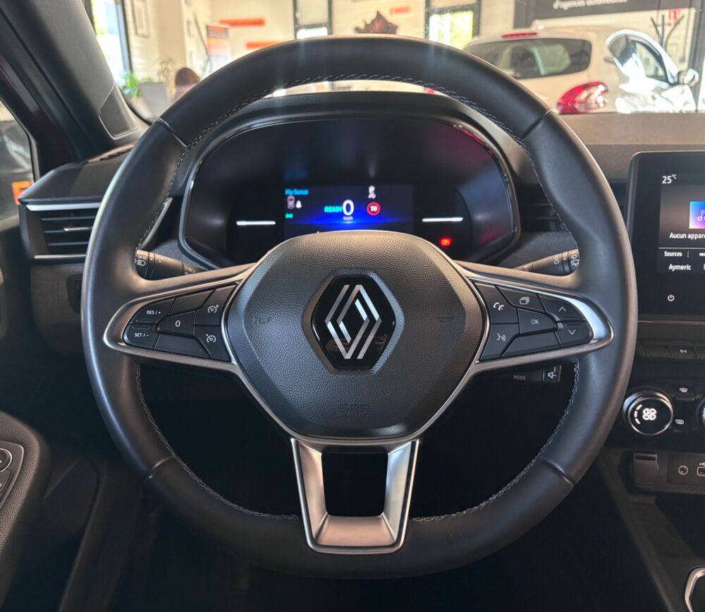 Clio 1.6 E-TECH 145 Ch 90 HYBRID Techno - Entretien RENAULT 2024 occasion 79000 Niort
