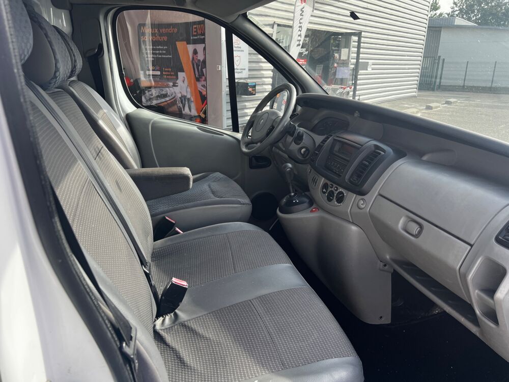 Trafic FOURGON 2.5 DCI 145 CH L2H1 EXTRA BVA / DISTRIBUTION FAITE 2010 occasion 47000 Agen