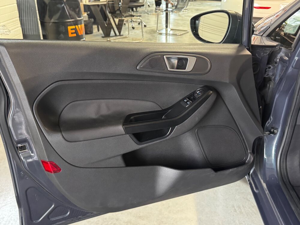 Fiesta 1.5 TDCI 75 Ch -TREND - DISTRIBUTION OK 2013 occasion 79000 Niort