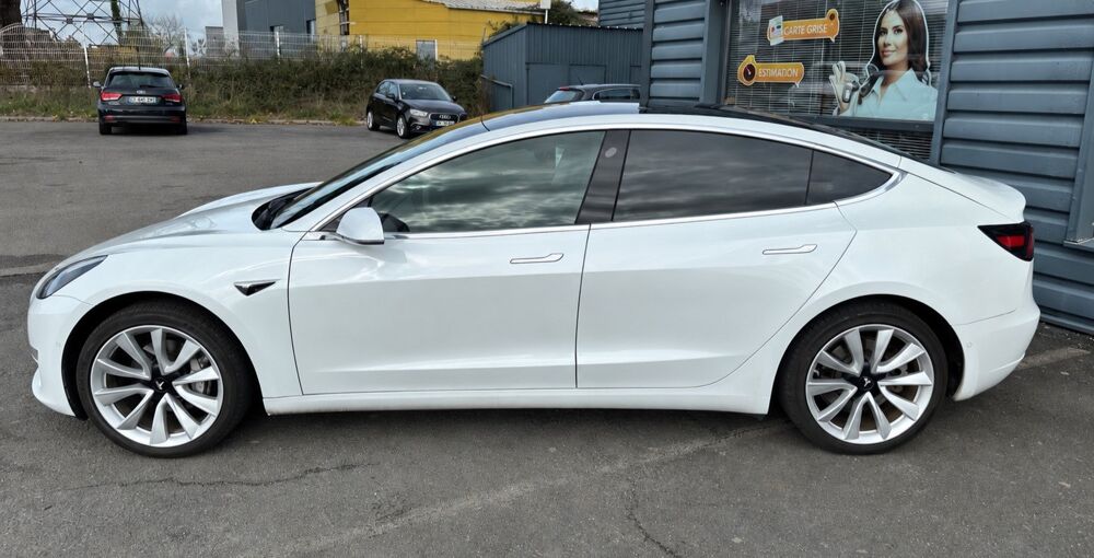 Model 3 LONG RANGE DUAL MOTOR 4WD / SOH 80% 400 Km AUTONOMIE 2019 occasion 44220 Cou&euml;ron