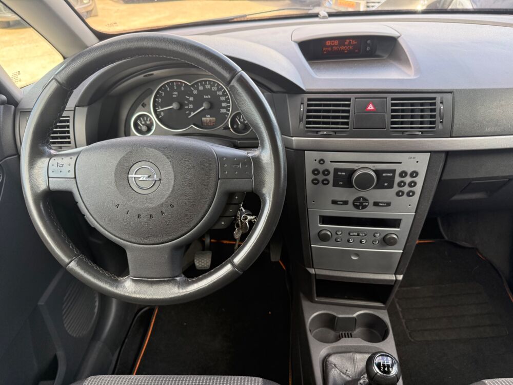 Meriva 1.7 CDTI 100CH COSMO - RADIO - VERROUILLAGE CENTRALISE - 2004 occasion 27000 &Eacute;vreux