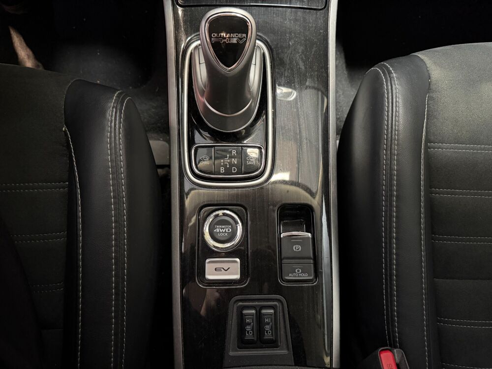 Outlander III (3) PHEV HYBRIDE RECHARGEABLE 200 ch INTENSE STYLE 4WD 2017 occasion 65290 Juillan