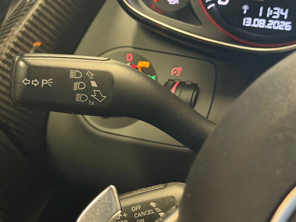 R8 COUPE 5.2 FSI 550 Ch V10 PLUS QUATTRO S-TRONIC BVA 2013 occasion 24750 Tr&eacute;lissac