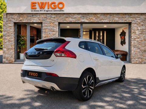 V40 CROSS-COUNTRY 1.5 T3 152 GEARTRONIC BVA- TOIT PANO-CAMERA AR 2019 occasion 83120 Sainte-Maxime