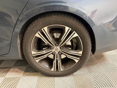 V60 2.0 T8 303 ch + 87 ELEC TWIN-ENGINE HYBRID INSCRIPTION LUXE 2020 occasion 78125 Gazeran